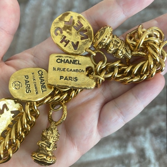 CHANEL VINTAGE GOLD Rare Charms Chain bracelet Retails: $2,900 Size: OS - Picture 5 of 9